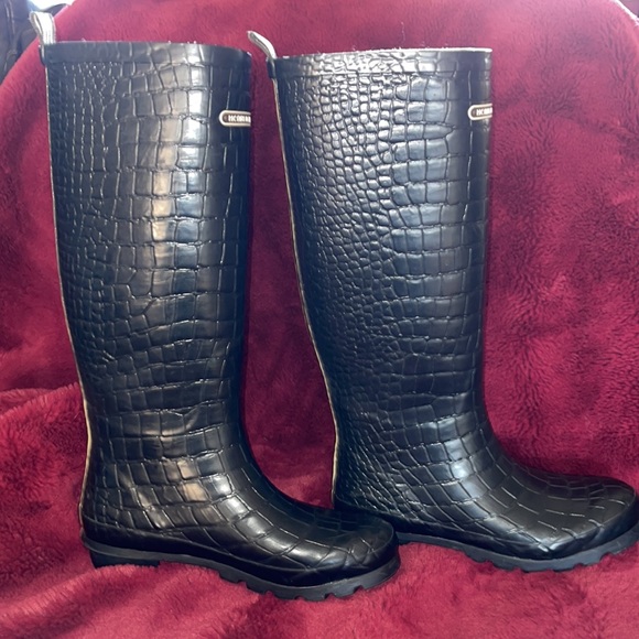 Henri Bendel, and boast crocodile rain boots - Picture 5 of 6